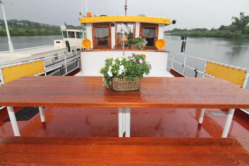 Kapal pelayaran untuk dijual