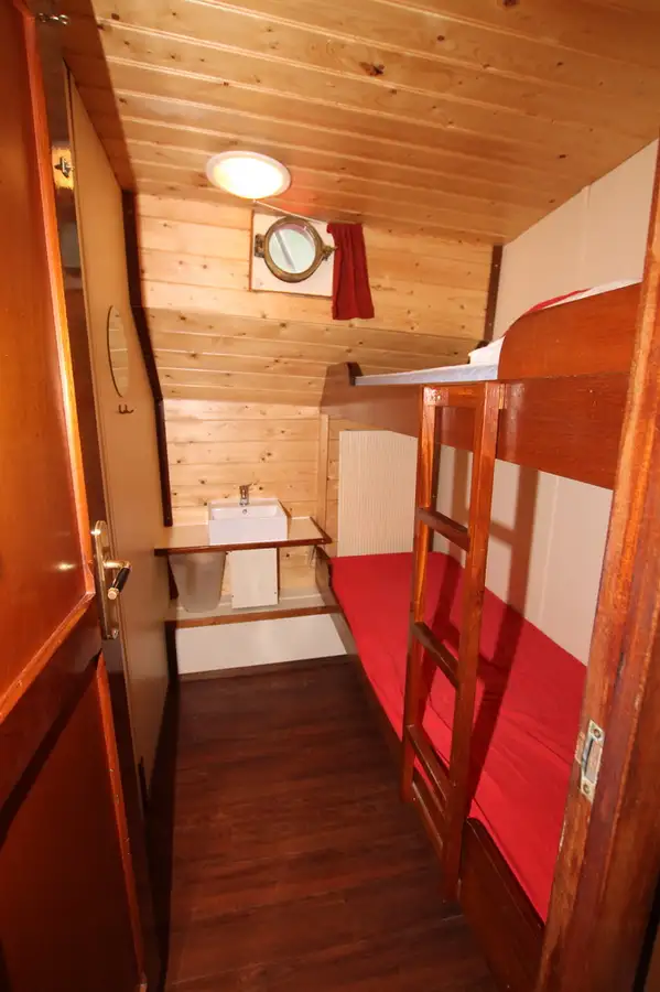Yacht untuk dijual