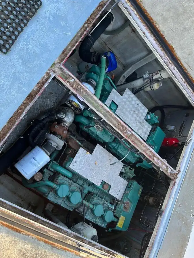 Kapal kerja untuk dijual