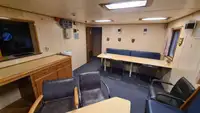 Kapal bekalan untuk dijual