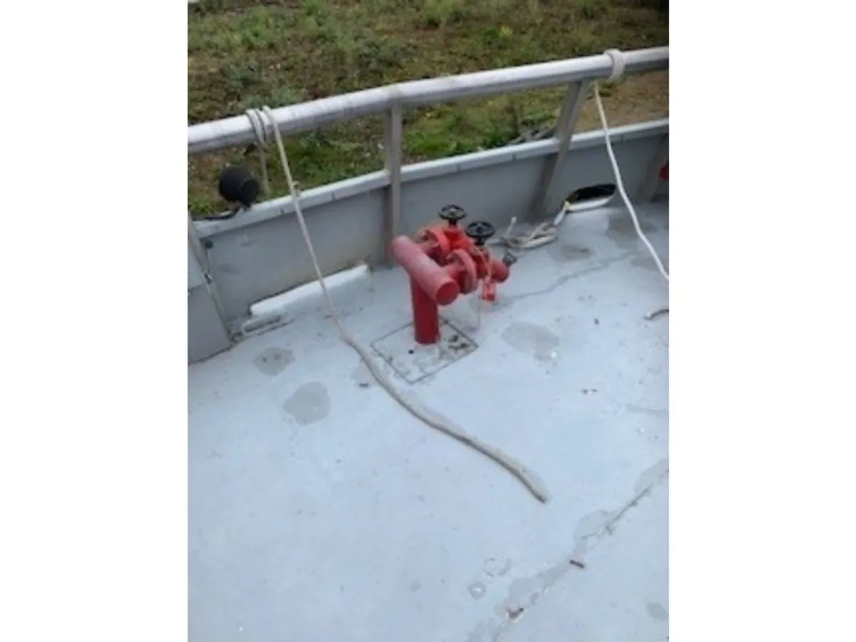 Kapal kerja untuk dijual