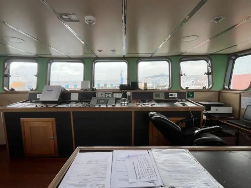 Kapal kerja untuk dijual