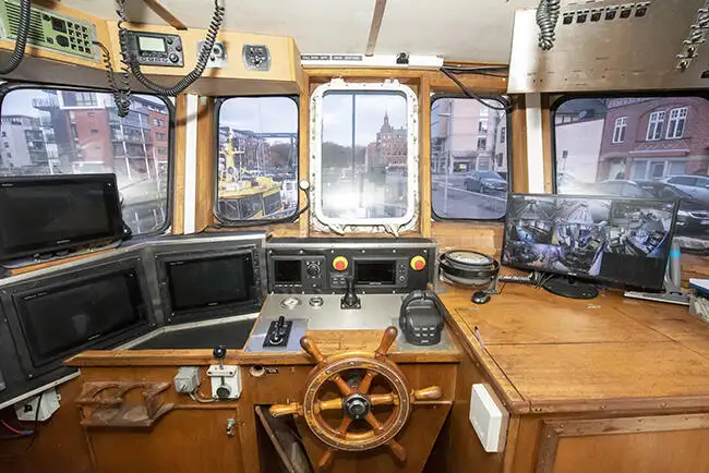 Kapal pelayaran untuk dijual