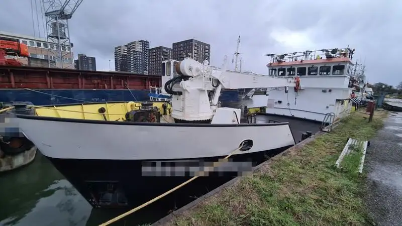 Kapal bekalan untuk dijual