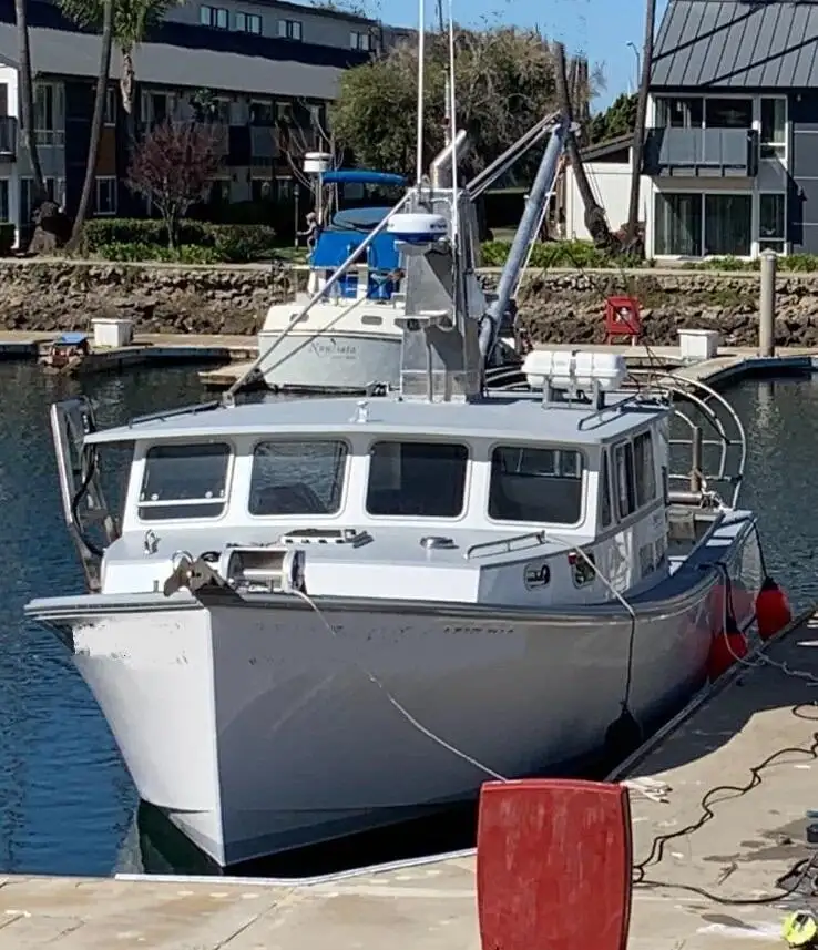Kapal pemprosesan ikan untuk dijual