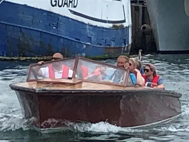 Kapal pelayaran untuk dijual