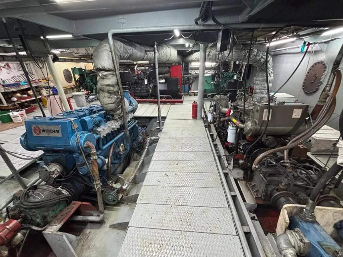 Kapal memancing untuk dijual