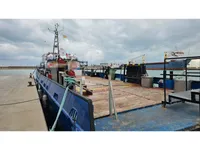 Kapal anak kapal untuk dijual