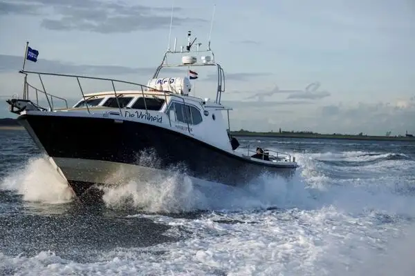 Kapal rondaan untuk dijual