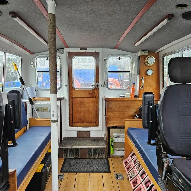 Kapal rondaan untuk dijual