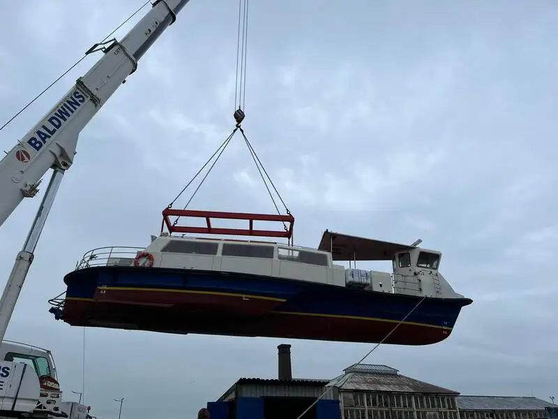 Kapal pelayaran untuk dijual
