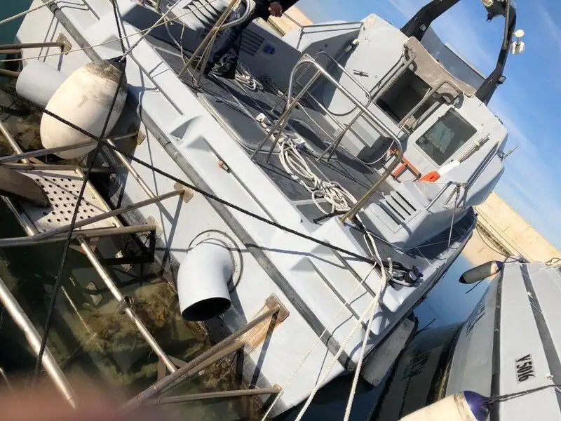 Kapal rondaan untuk dijual