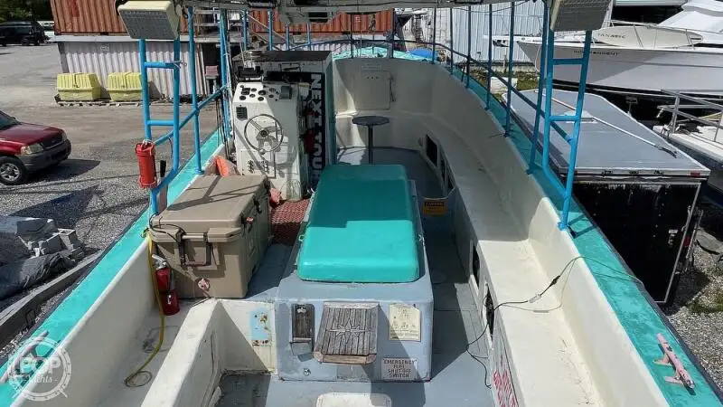 Kapal pelayaran untuk dijual
