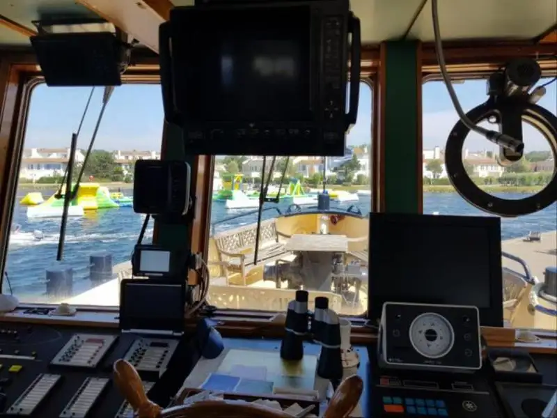 Kapal rondaan untuk dijual