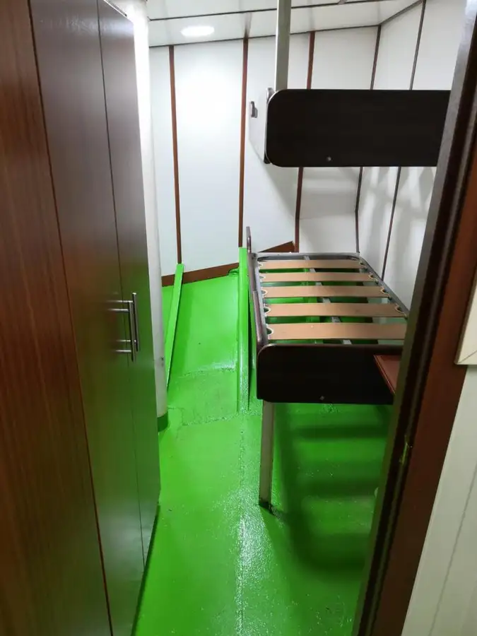 Kapal kerja untuk dijual