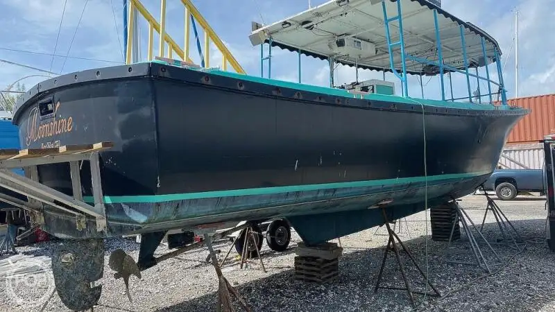 Kapal pelayaran untuk dijual
