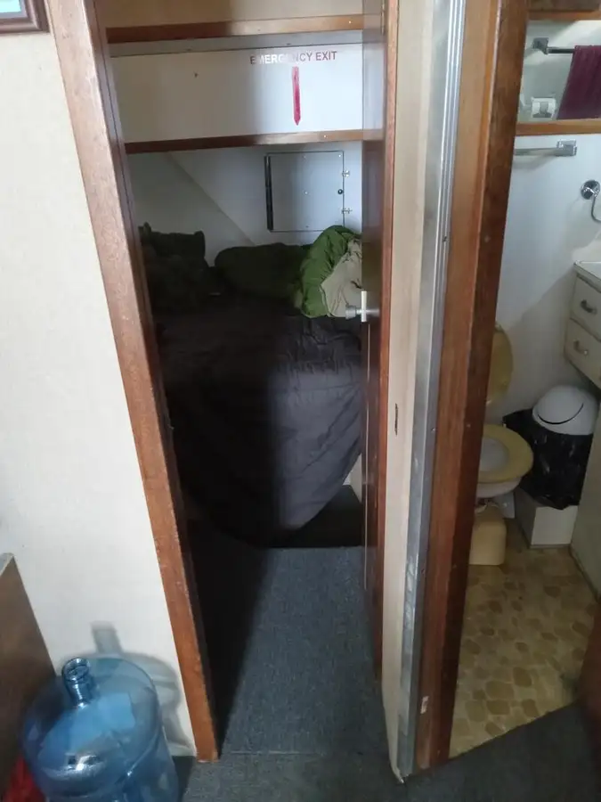 Kapal anak kapal untuk dijual