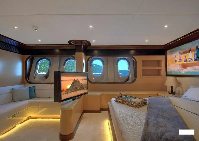 Yacht untuk dijual