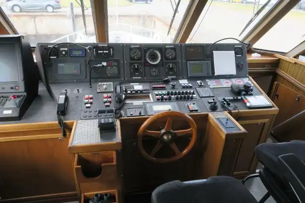 Kapal rondaan untuk dijual