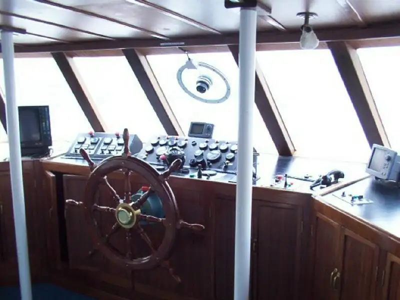 Kapal feri untuk dijual