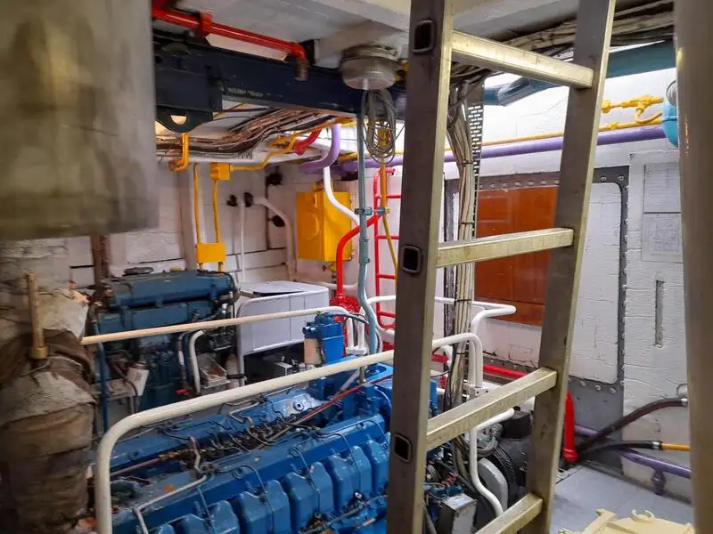 Kapal kerja untuk dijual