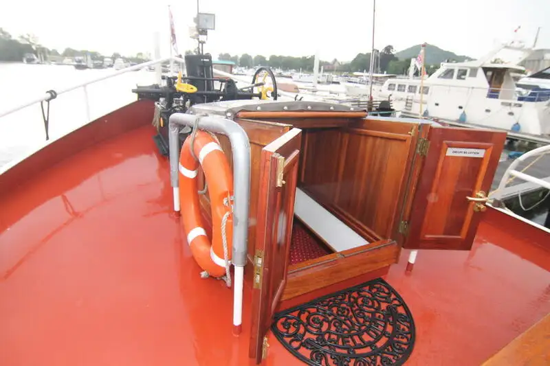 Kapal pelayaran untuk dijual