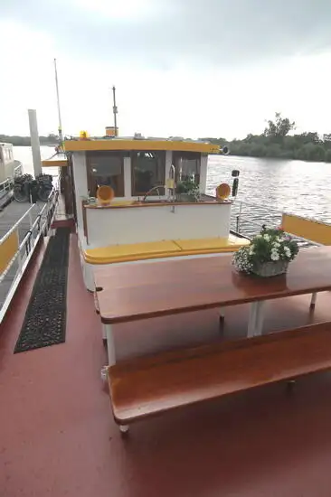 Kapal pelayaran untuk dijual