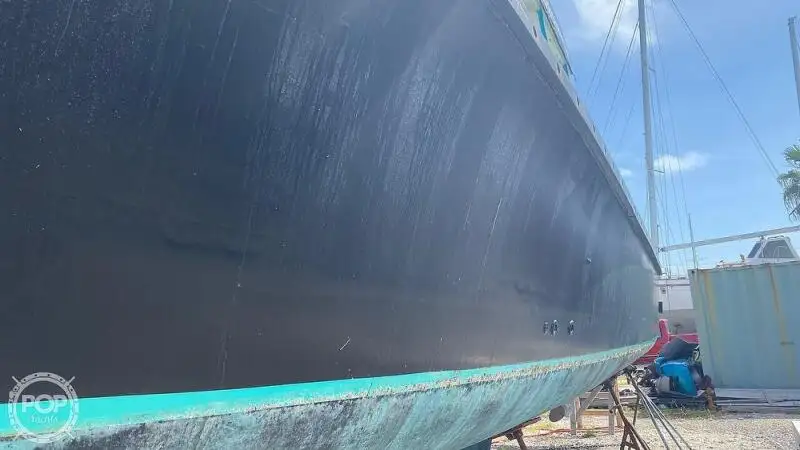Kapal pelayaran untuk dijual