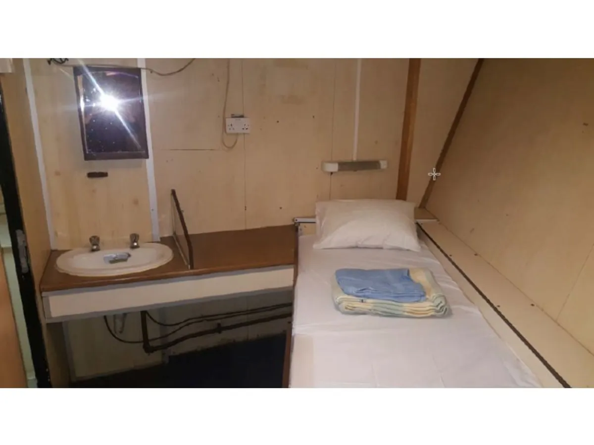 Kapal bekalan untuk dijual
