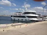 Kapal pelayaran untuk dijual