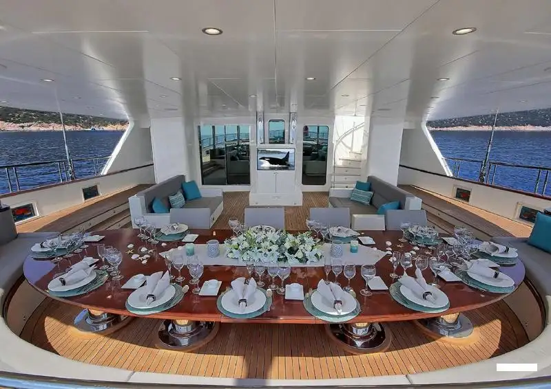 Yacht untuk dijual