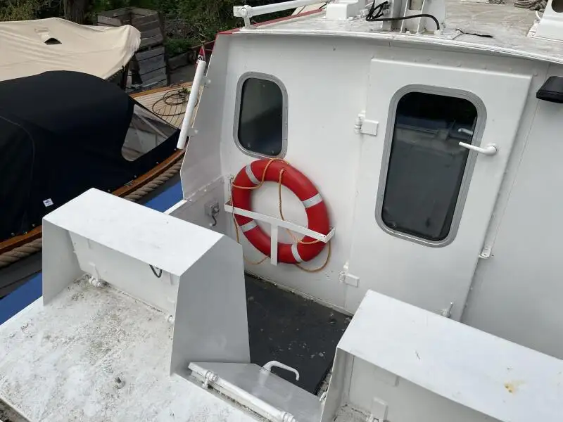 Kapal rondaan untuk dijual