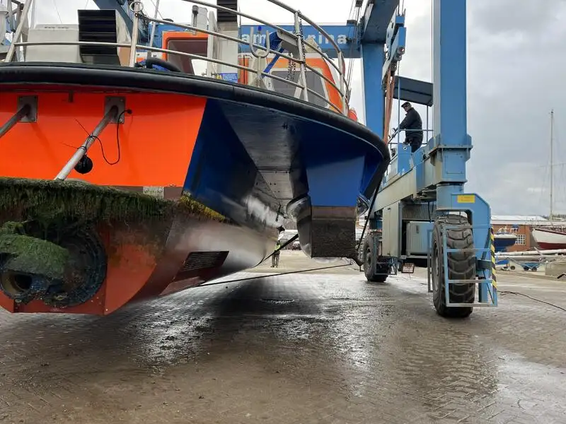 Kapal pelayaran untuk dijual