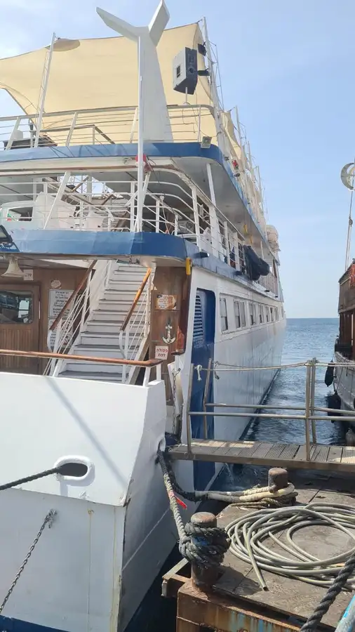 Kapal penumpang untuk dijual
