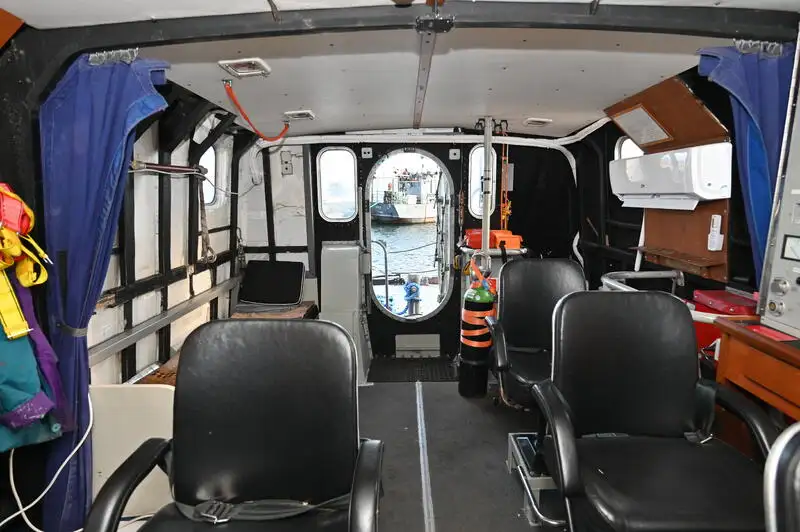 Kapal penyelamat untuk dijual