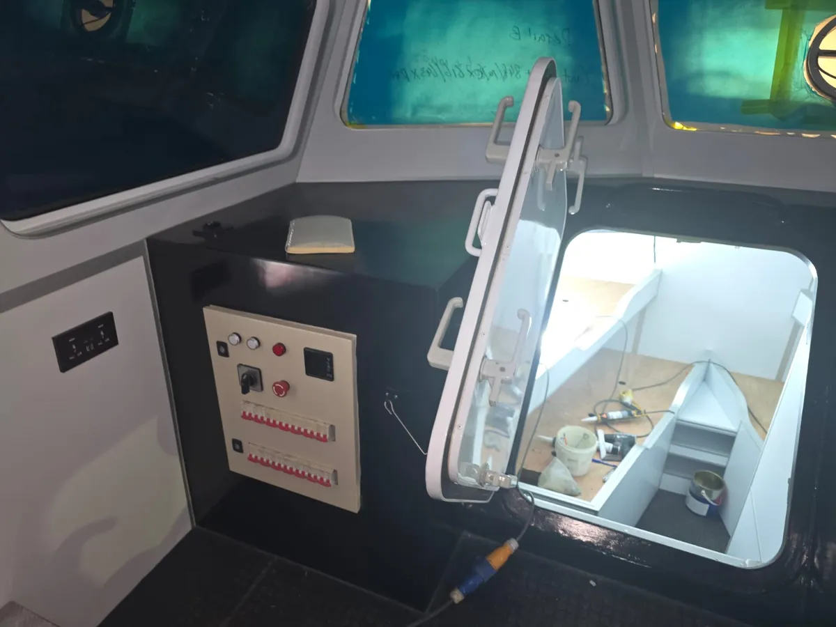 Kapal anak kapal untuk dijual