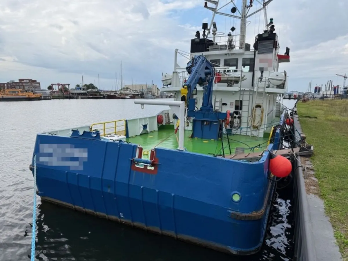 Kapal bekalan untuk dijual