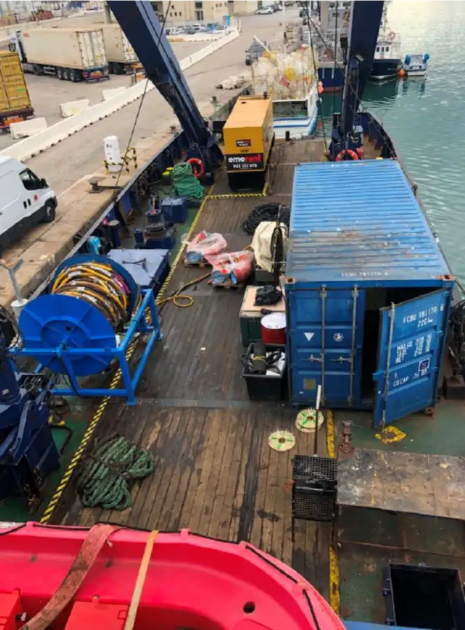 Kapal kerja untuk dijual