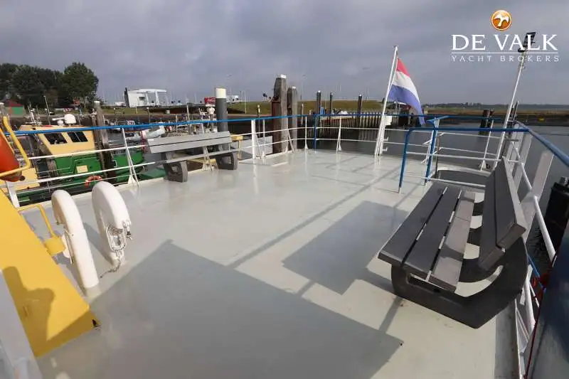 Hotel terapung untuk dijual