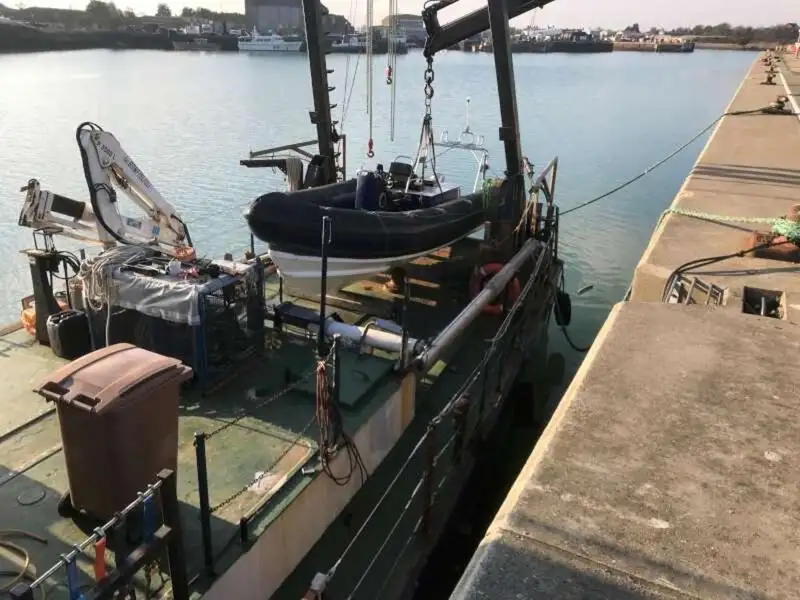 Kapal kerja untuk dijual