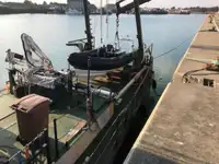 Kapal kerja untuk dijual