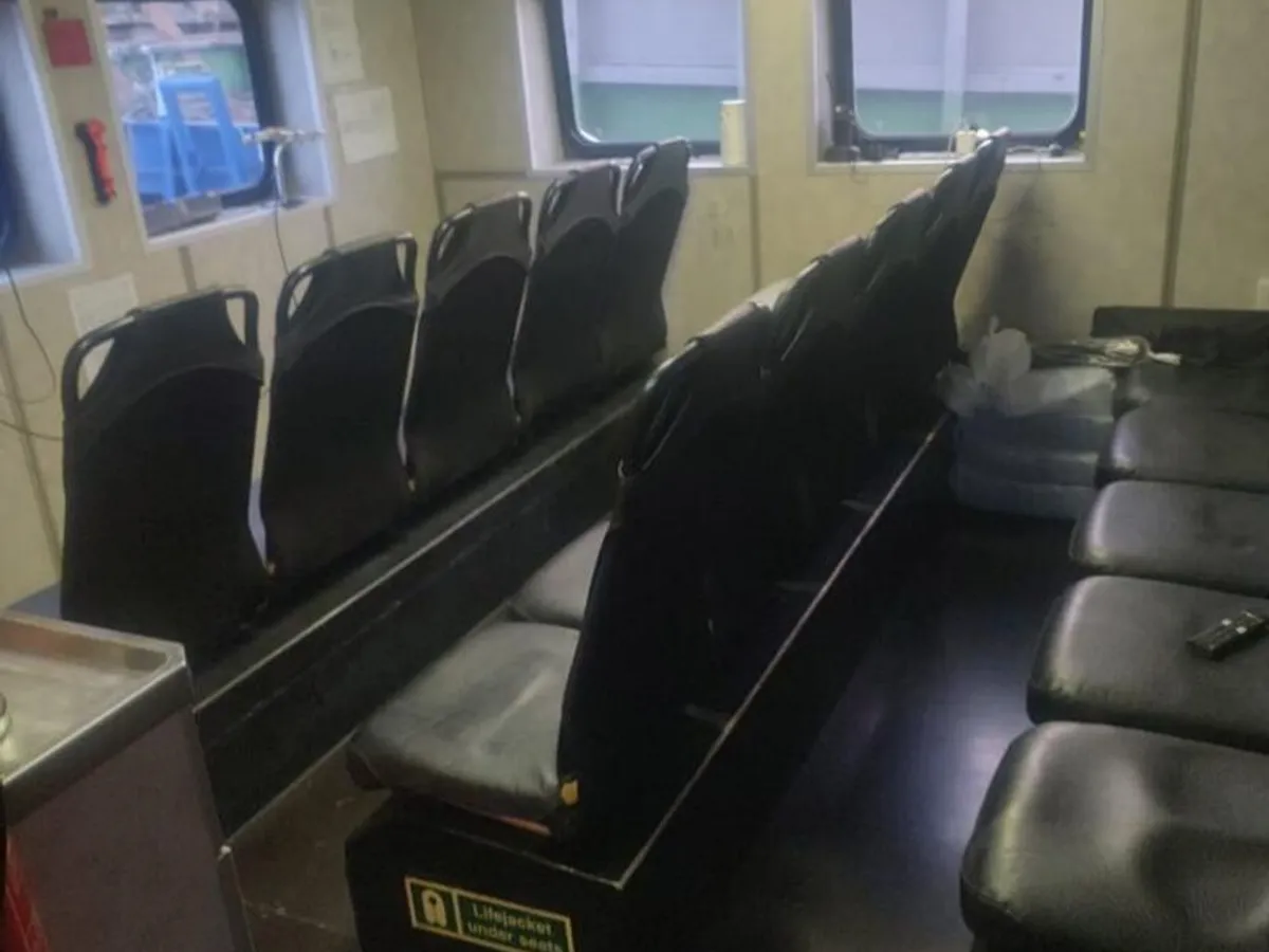 Kapal anak kapal untuk dijual