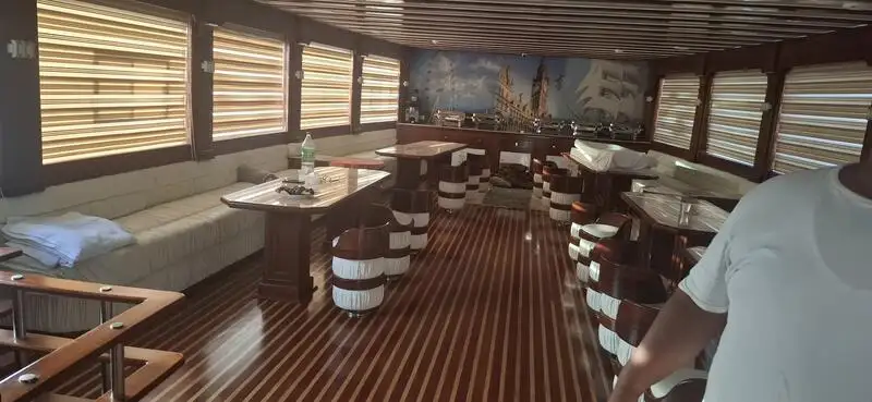 Kapal pelayaran untuk dijual