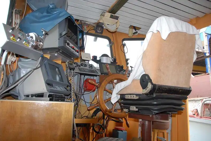 Kapal kerja untuk dijual
