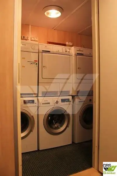 Kapal penginapan untuk dijual