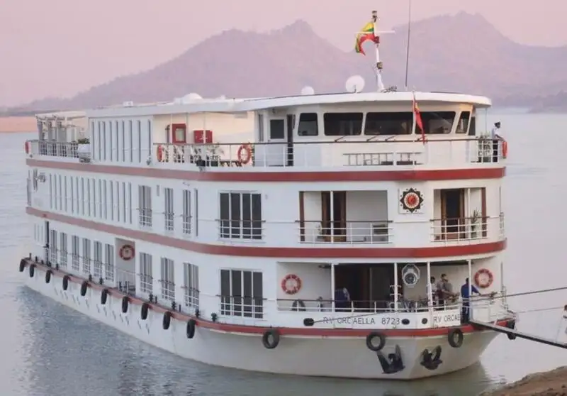 Kapal pelayaran untuk dijual
