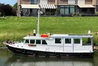 Kapal pelayaran untuk dijual