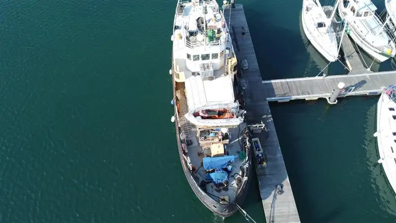 Kapal kerja untuk dijual