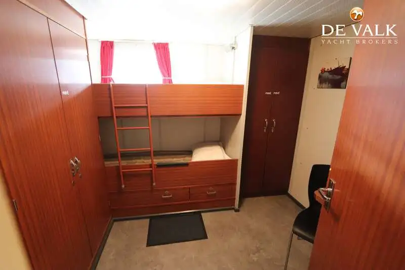 Hotel terapung untuk dijual