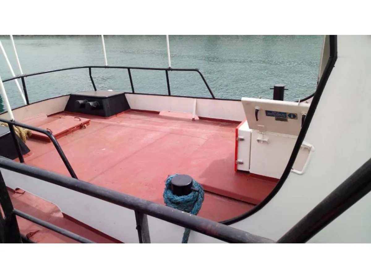 Kapal kerja untuk dijual